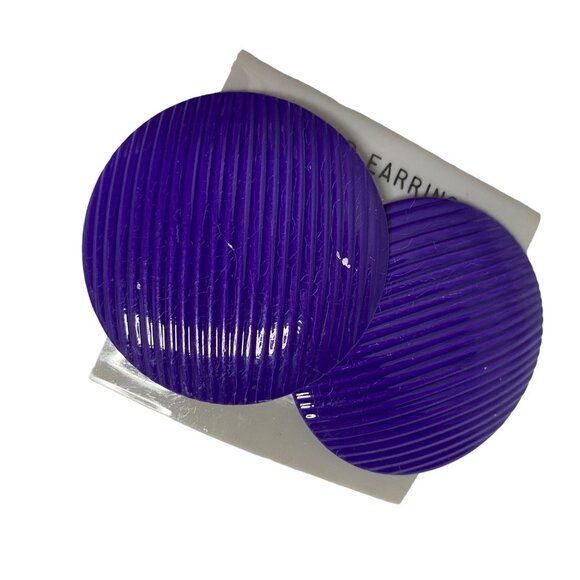 Vintage Ribbed Purple Clip On Earrings Dead Stock - Picture 2 of 3